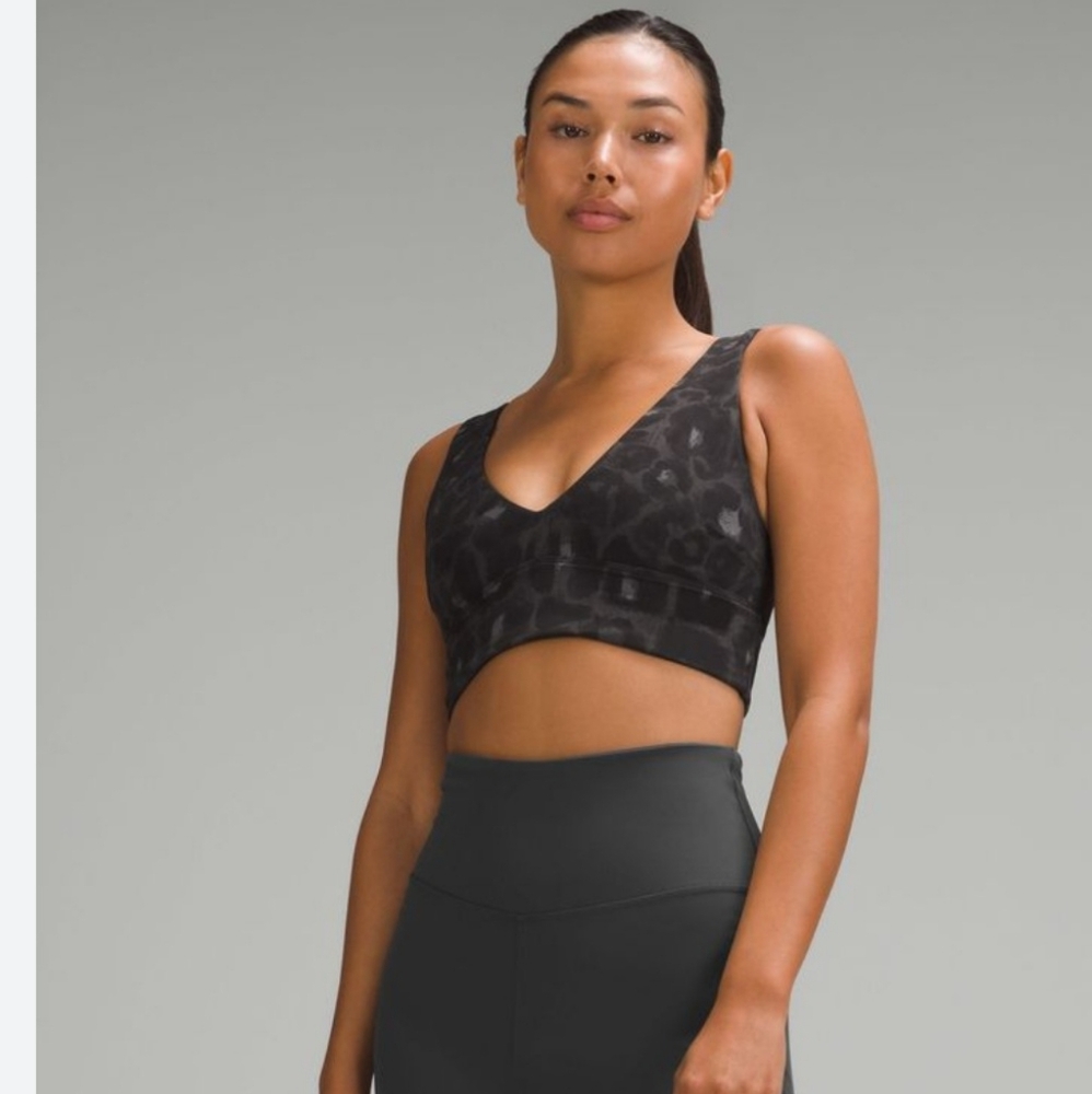 Lululemon ALIGN V Neck Sports Bra Size 8 Spray Leopard Black C/D cups Li…